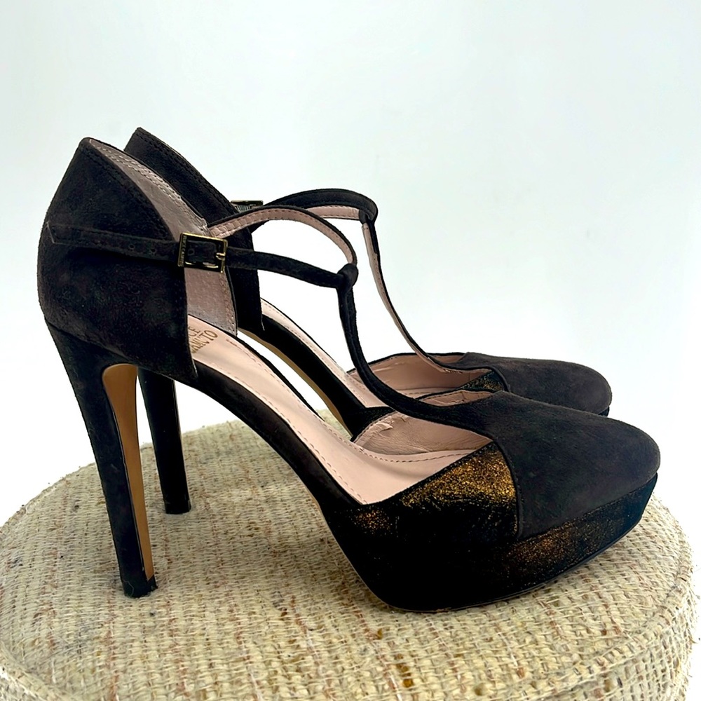Vince Camuto size 8 sude and leather. Preowned